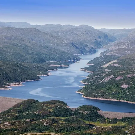 Four-Bedroom Cottage In Sirdal Tjorhom